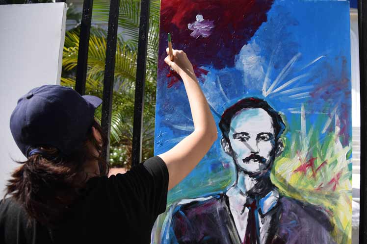 des-artistes-cubains-rendent-hommage-a-marti-aux-portes-du-ministere-de-la-culture