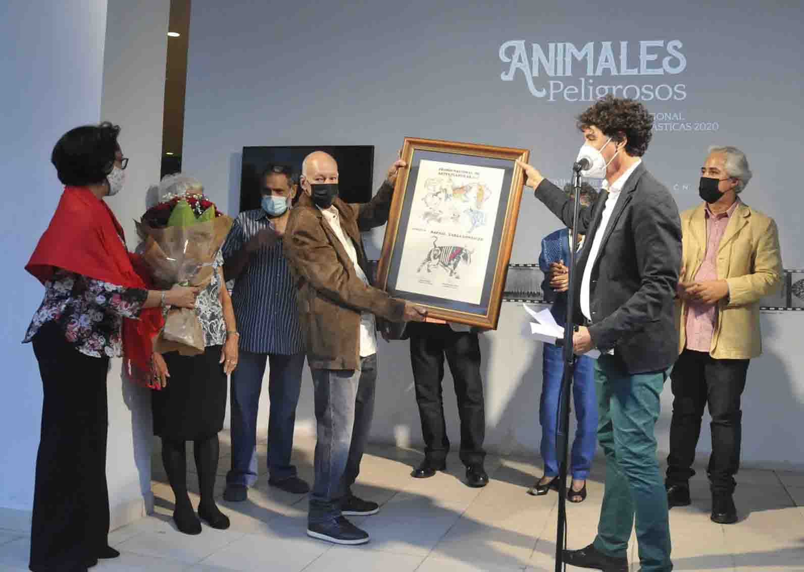 recibe-rafael-zarza-premio-nacional-de-las-artes-plasticas-2020