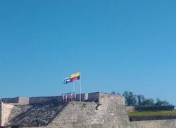 colombia-and-cuba-raise-their-flags-photo