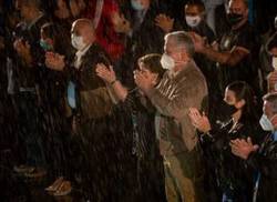 cubas-youth-honor-fidel-castros-legacy-in-solemn-gala