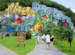 mural-of-prehistory-a-fresco-that-invites-enjoyment