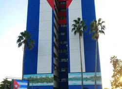 new-mural-deploys-the-largest-cuban-flag-in-the-world