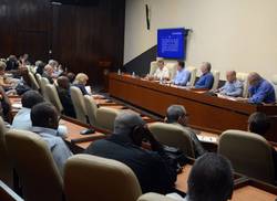 intercambia-diaz-canel-con-artistas-e-intelectuales-de-cuba-sobre-la-musica-y-su-sistema-empresarial