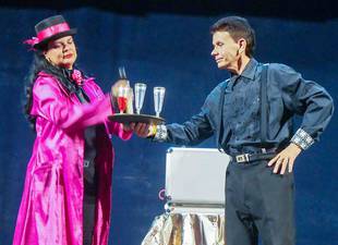 condecoran-a-personalidades-en-festival-de-magia-anfora-en-las-tunas