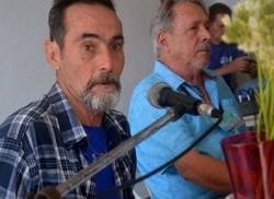 presentan-libro-cronicas-del-barrio-en-villa-clara
