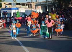 carnaval-infantil-colorido-espectaculo-en-calles-de-matanzas