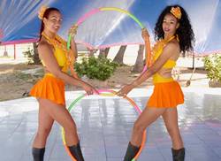 causa-asombro-en-el-cervantino-el-duo-de-monociclos-america