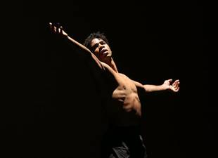 condecoraran-a-carlos-acosta-en-londres-con-el-queen-elizabeth-ii