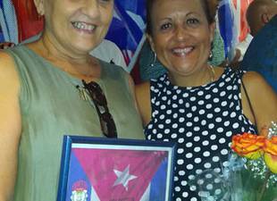 entregan-a-trabajadores-de-la-cultura-certificados-de-vanguardias-nacionales