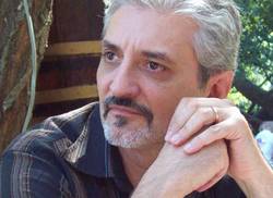 gaetano-longo-siempre-escribo-poesia-cuando-ella-toca-a-mi-puerta