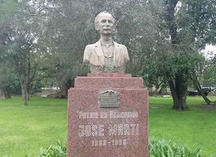honores-a-jose-marti-en-argentina-a-123-anos-de-su-caida-en-combate-fotos