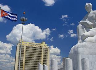 inauguran-a-la-sombra-del-maestro-muestra-pictorica-dedicada-a-marti-y-a-hart-por-astrid-barnet