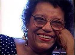 para-nuestra-querida-elena-a-su-grandeza-artistica-el-abrazo-emocionado-de-nuestro-pueblo