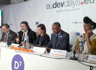 participa-ministro-de-cultura-de-cuba-en-los-dias-europeos-de-desarrollo