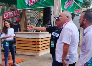 visito-titular-del-mincult-espacio-de-la-egrem-en-fihav-2022