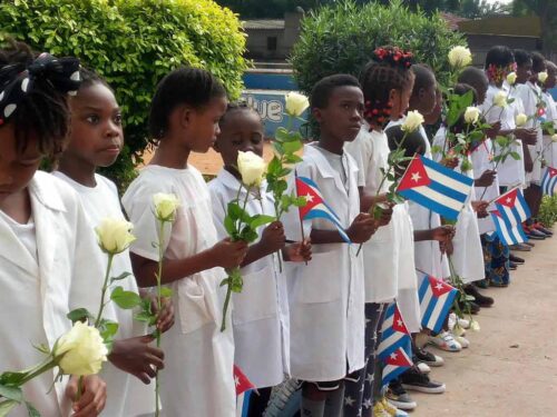 angolan-children-with-cuba-and-jose-marti