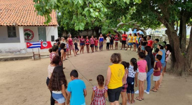 in-brazil-la-colmenita-showed-childrens-art-of-cuban-values