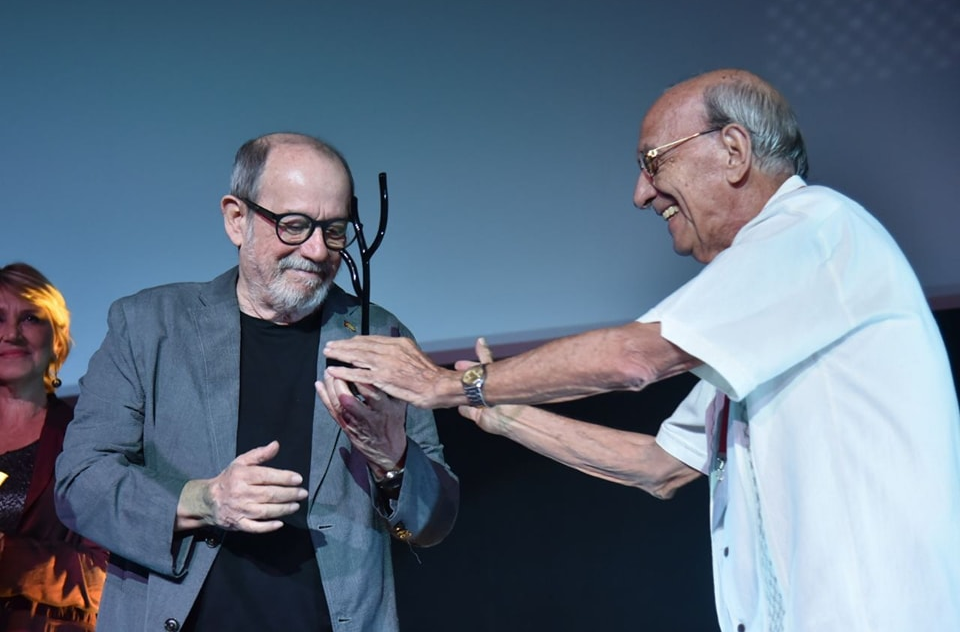 coral-de-honor-presented-to-renowned-cuban-singer-songwriter-silvio-rodriguez