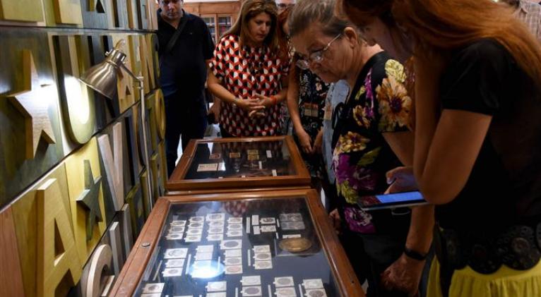 fidel-castros-image-on-numismatic-exhibition-in-cuba