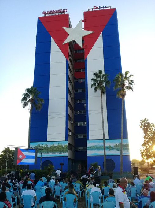 new-mural-deploys-the-largest-cuban-flag-in-the-world