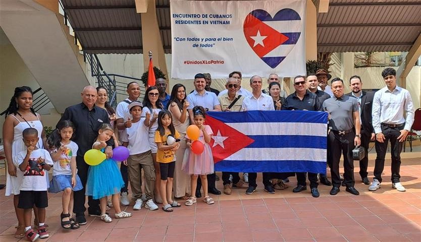 les-cubains-au-vietnam-commemorent-la-journee-nationale-de-la-culture