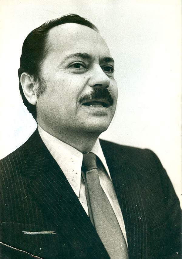 ante-la-tumba-de-fayad-jamis