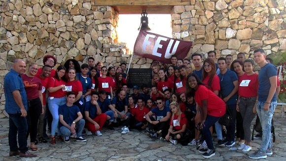 jovenes-universitarios-cubanos-cantan-llenos-de-amor-y-esperanza-video