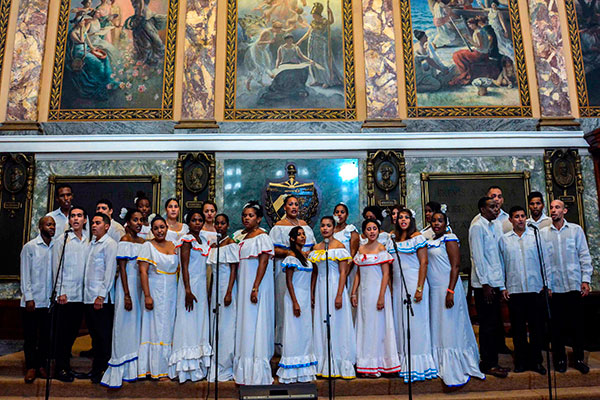 academia-mariana-de-gonitch-efectuara-cantata-en-homenaje-a-celia-sanchez