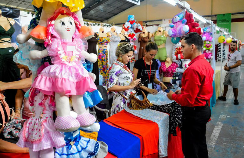 desarrollan-en-holguin-primera-feria-de-artesanias-de-fin-de-ano