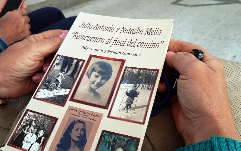 presentan-en-camaguey-libro-sobre-julio-antonio-mella-y-su-hija