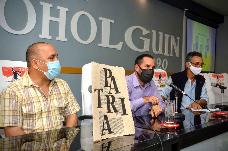 presentan-en-holguin-patria-libro-arte-de-la-casa-editora-cuadernos-papiro
