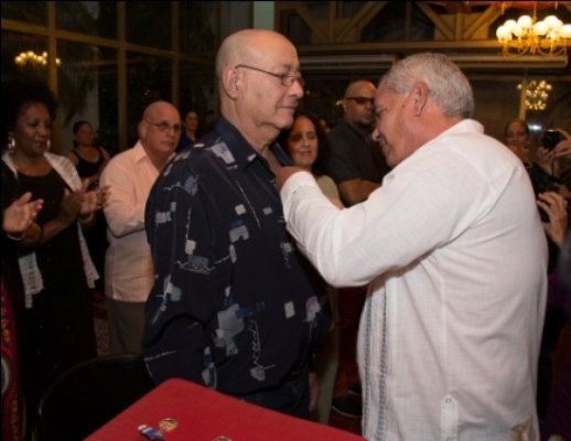 adios-pedro-castro-hombre-con-sangre-teatral