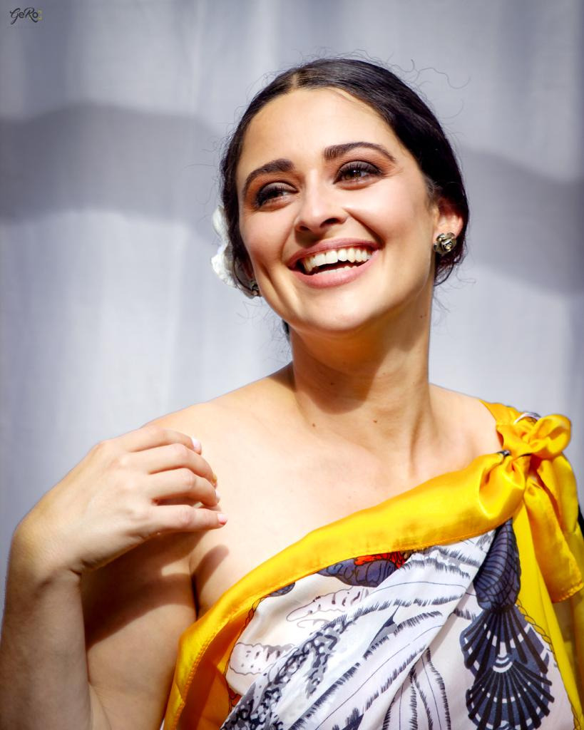 clarita-garcia-actuar-y-cantar-me-apasionan-mucho