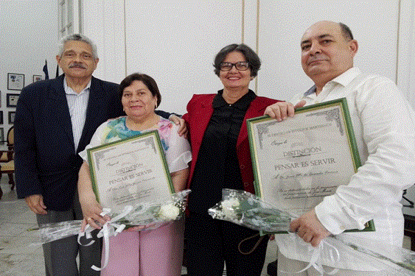 condecora-centro-de-estudios-martianos-a-profesores-de-colombia