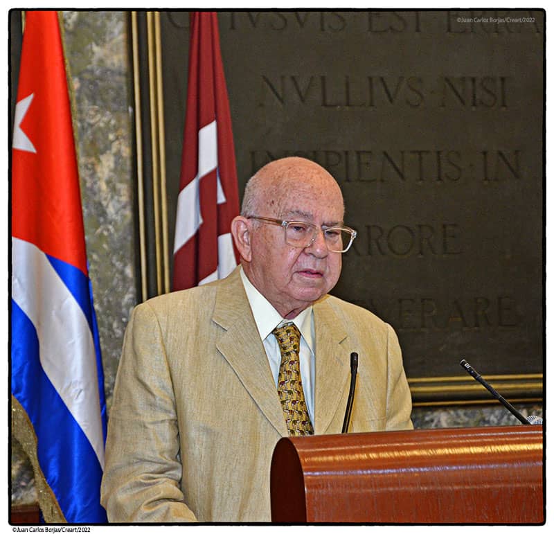 confieren-a-miguel-barnet-honoris-causa-en-letras-por-la-universidad-de-la-habana