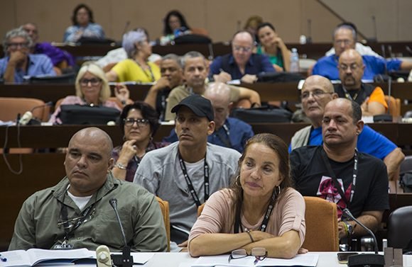 a-debate-en-el-congreso-creacion-artistica-y-la-relacion-con-las-instituciones