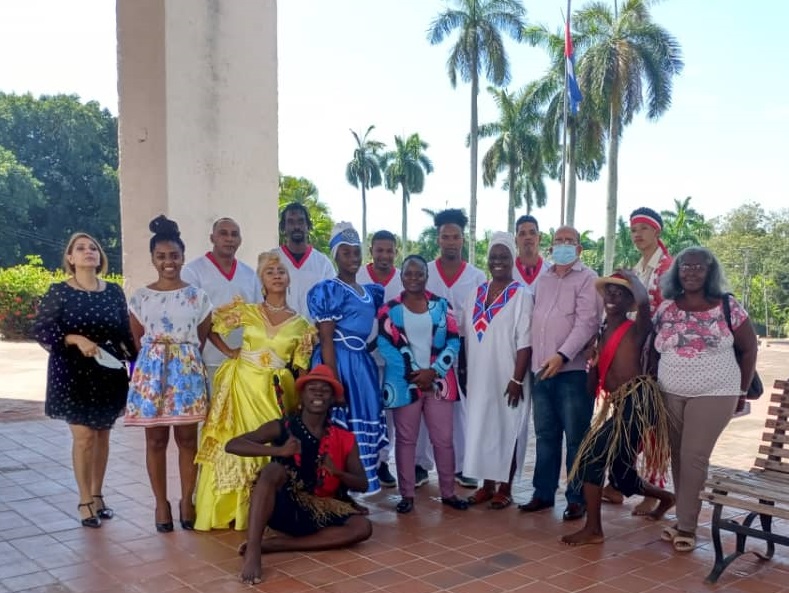 directora-de-industrias-culturales-y-creativas-de-angola-visita-escuela-nacional-de-danza