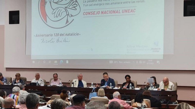 el-consejo-nacional-de-la-uneac-y-el-apoyo-a-la-revolucion-de-los-artistas-e-intelectuales-cubanos