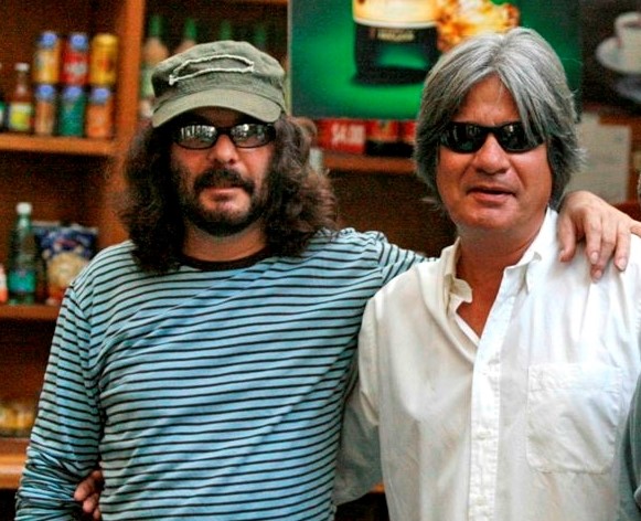 hacen-falta-trovadores-que-cambien-esta-tierra-al-reves-y-nos-inunde-la-poesia-bienhechora