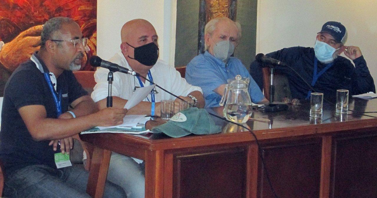homenaje-a-carilda-oliver-labra-en-la-uneac