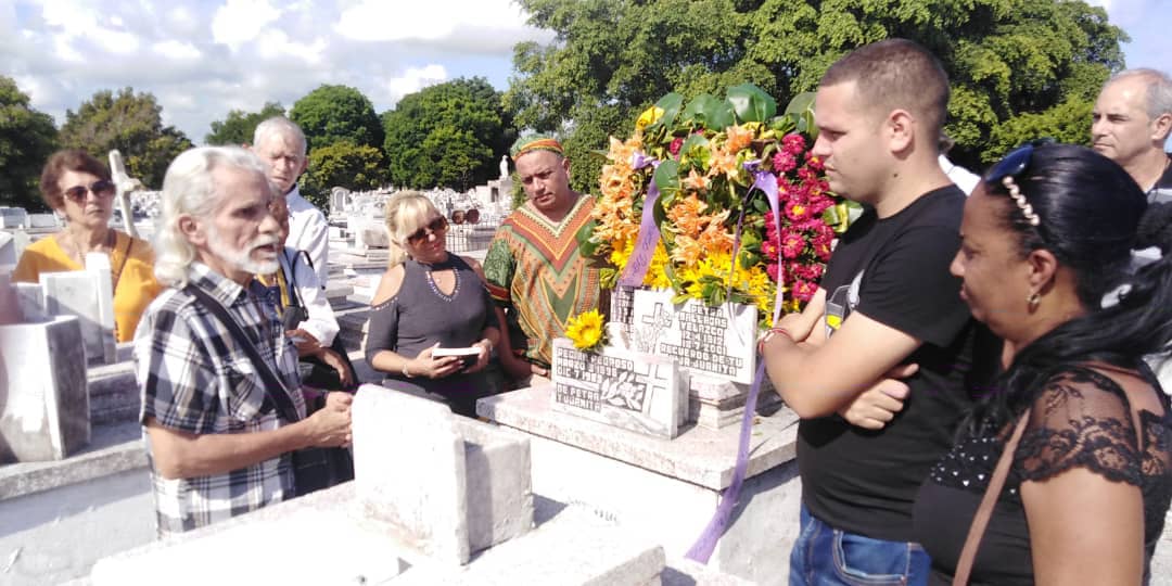 homenaje-a-regino-pedroso-en-la-necropolis-de-colon