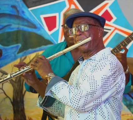 jose-loyola-con-la-charanga-en-la-sangre