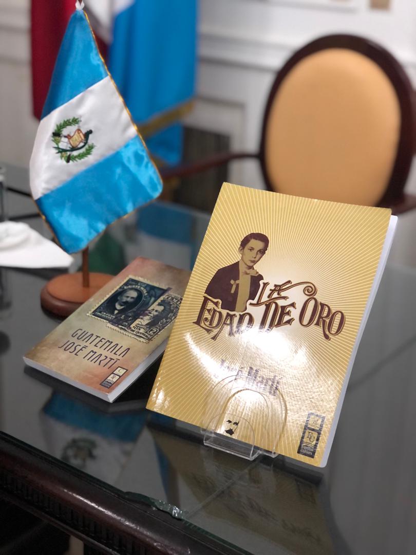 presentan-libro-de-la-edad-de-oro-editado-en-guatemala