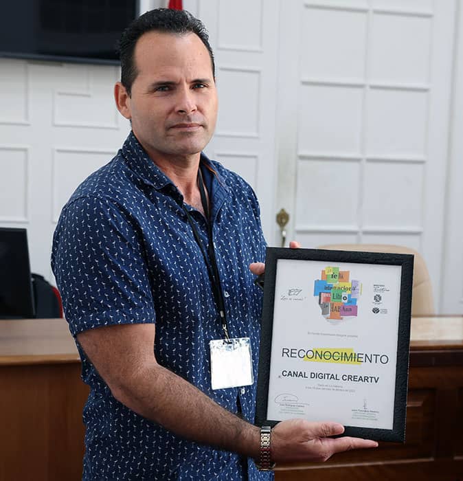 reconoce-el-instituto-cubano-del-libro-a-productoras-audiovisuales-y-a-creart-tv-por-su-trabajo-durante-la-feria-del-libro-2023