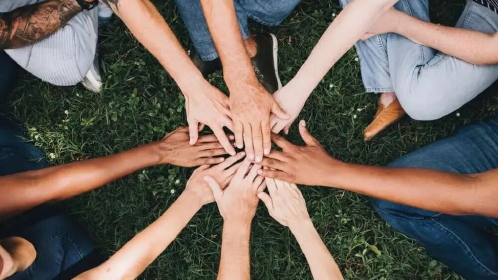 tareas-domesticas-a-golpe-de-musica-o-como-reinventar-nuestra-cofradia