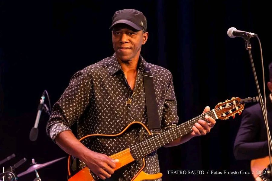 tony-avila-en-el-teatro-sauto