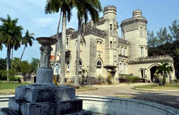 un-palacio-tecnologico-en-la-finca-de-los-monos