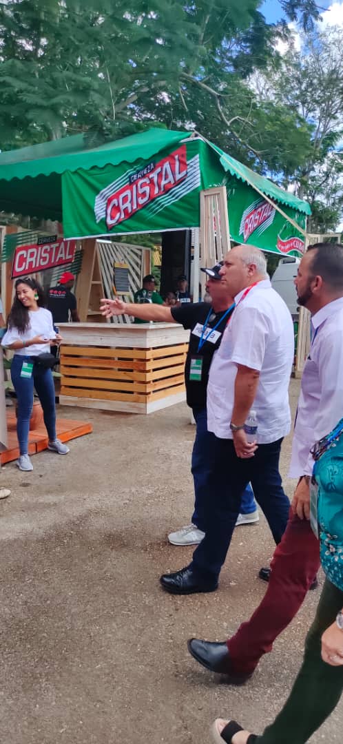 visito-titular-del-mincult-espacio-de-la-egrem-en-fihav-2022